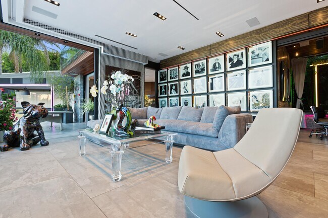 Building Photo - 8356 Sunset View Dr