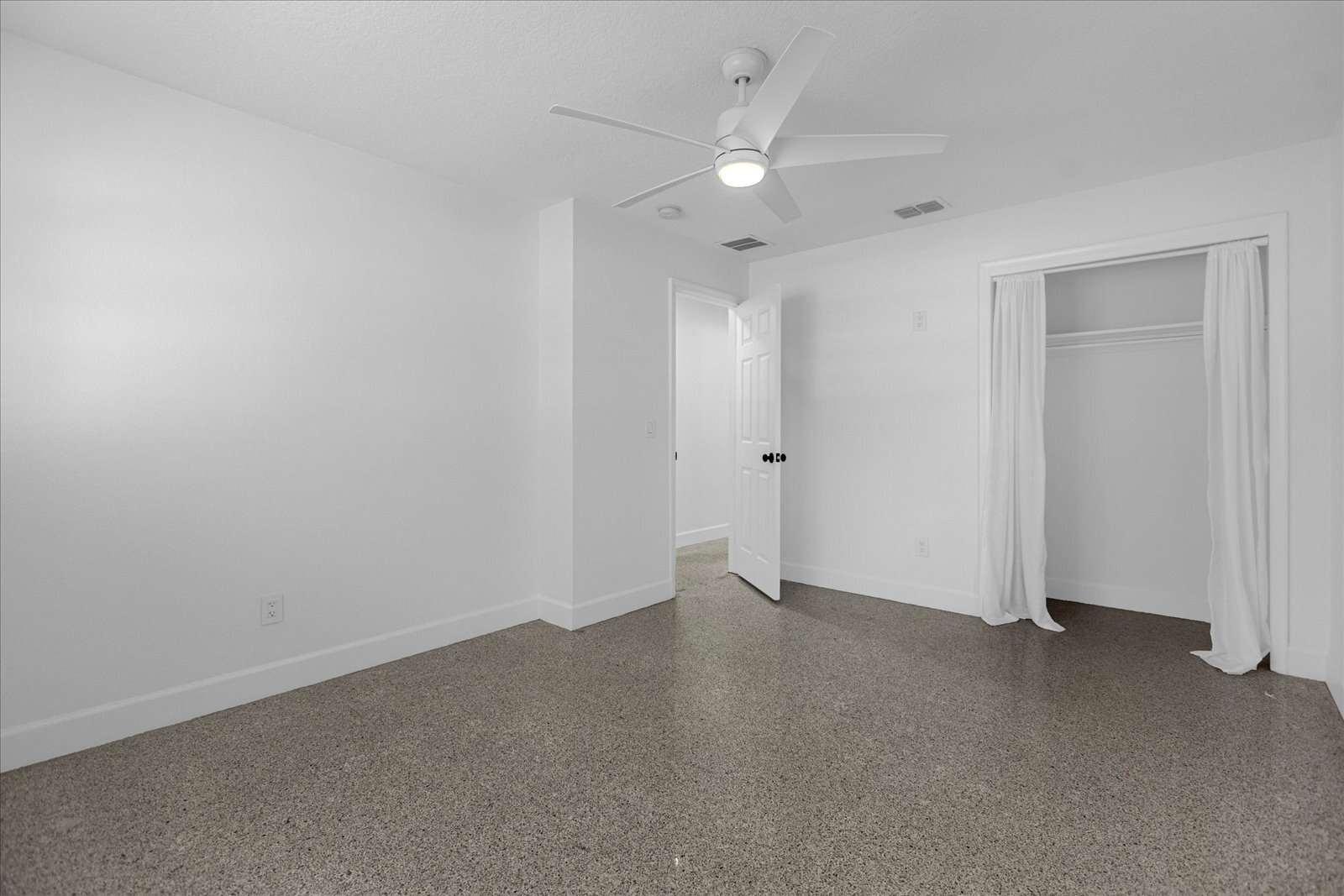 Building Photo - 641 Sherwood Dr