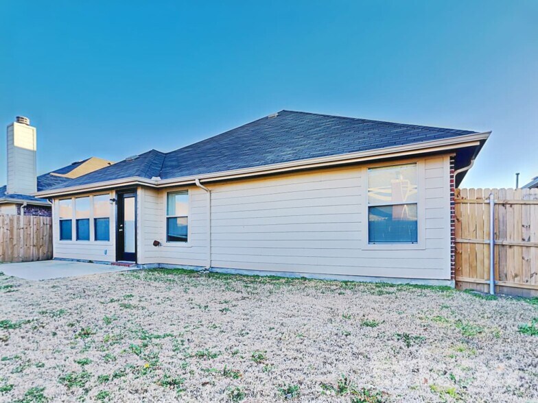 Building Photo - 2413 Castle Creek Dr