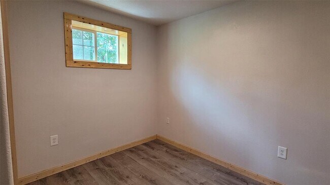 Building Photo - 9420 Greenwood Dr