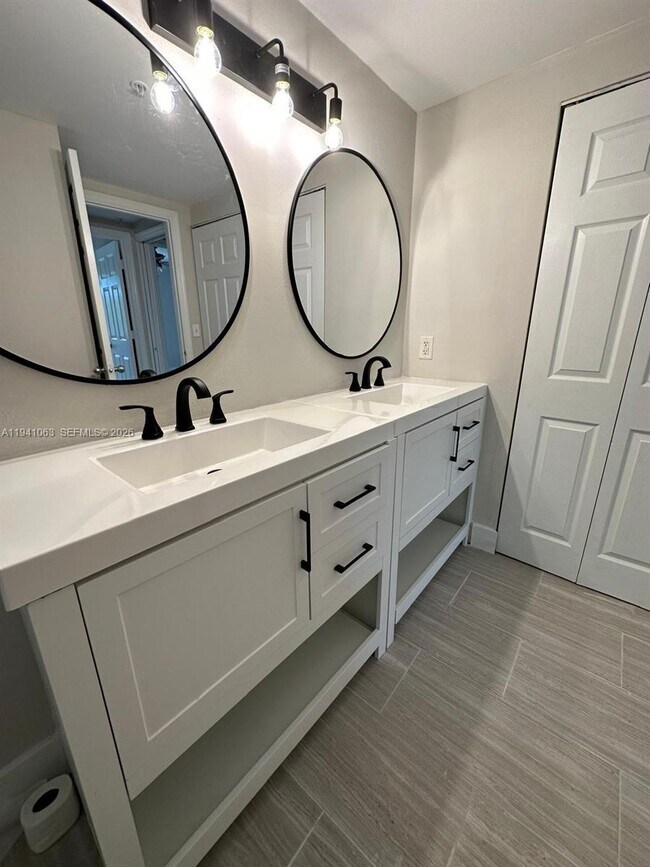 Building Photo - 2120 W Preserve Way