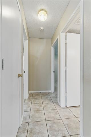 Building Photo - 801 Windcrest Dr