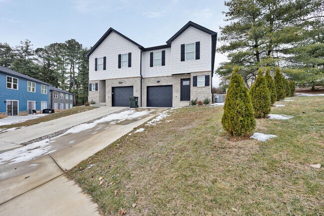 Building Photo - 204 Hunter Ln