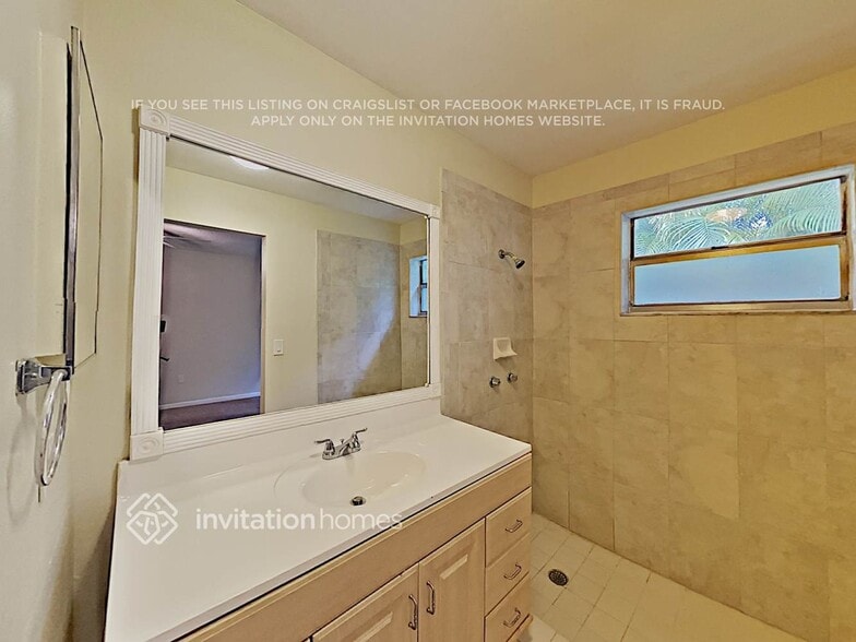 Building Photo - 14056 Langley Pl