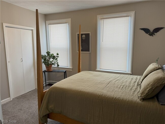 Building Photo - 1883 W 57th St