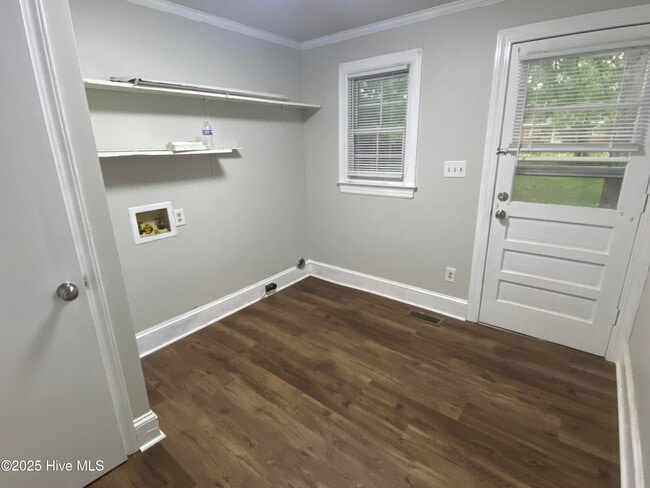 Building Photo - 2816 Jefferson Dr