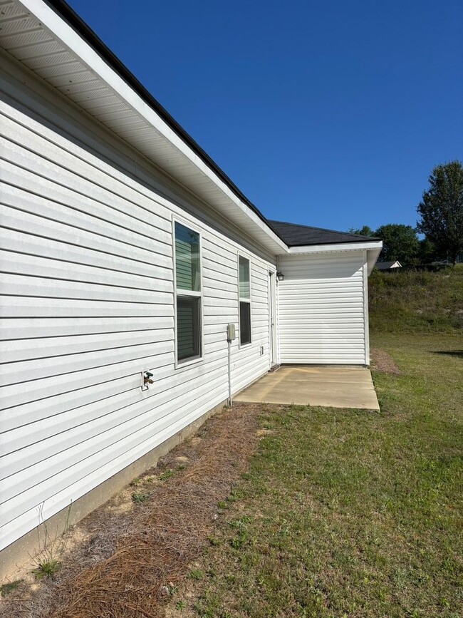 Building Photo - Beautiful home located in a culdesac.