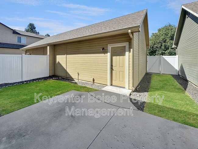 Building Photo - 2223 S Dorothy Ave