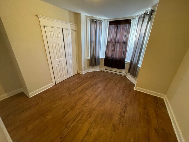 Building Photo - 2 BED 1 BATH HOME FOR RENT