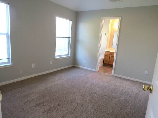 Building Photo - For Lease | 3 Bed, 2 Bath | 1,066 Sq Ft | Beer Creek Meadows|