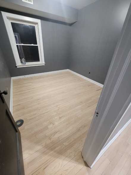 Building Photo - 7637 S Paulina St