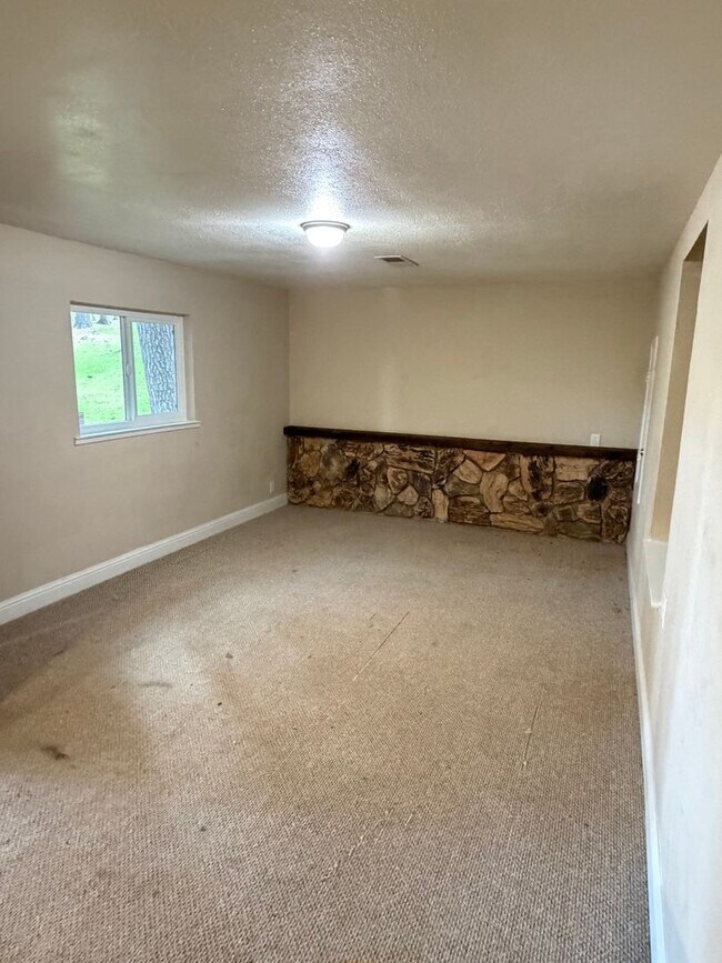 Building Photo - Pioneer Home