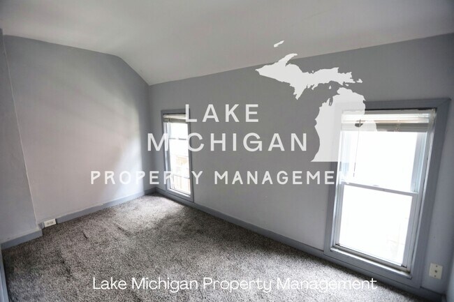 Building Photo - 744 Lake Michigan Dr NW