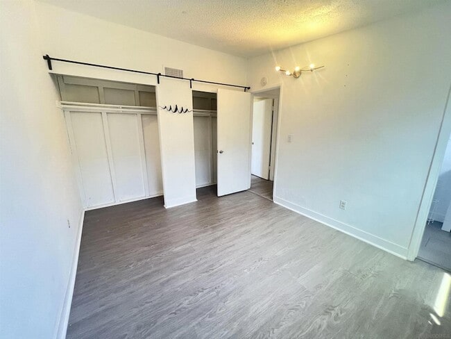 Building Photo - 9267 Fairlawn St