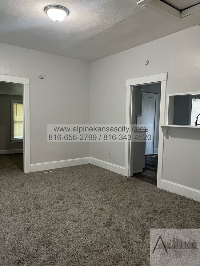 Building Photo - Independence Home Available