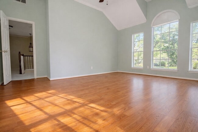 Building Photo - 702 Epperson Way