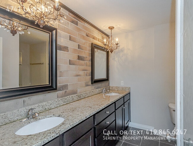 Building Photo - 4741 Lakeside-