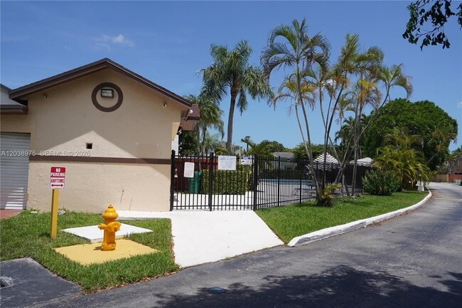 Building Photo - 9132 SW 148th Ct