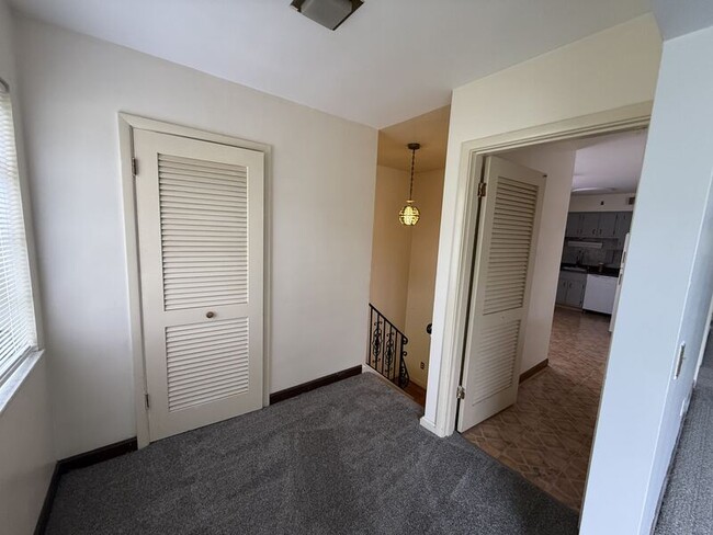 Building Photo - 1111 Elm Park Dr