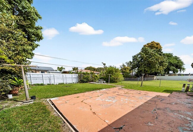 Building Photo - 7261 SW 21st St