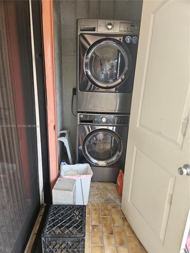 Building Photo - 855 NE 209th St