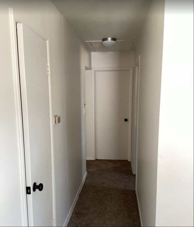 Building Photo - Month to Month