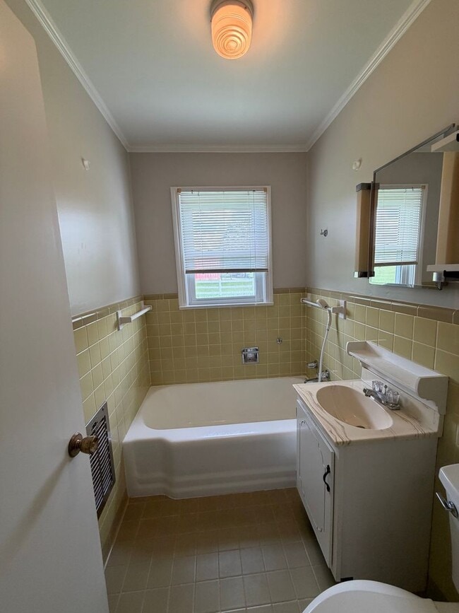 Building Photo - Country Rental on Approximately 1.9 Acres With 4 Bedrooms!