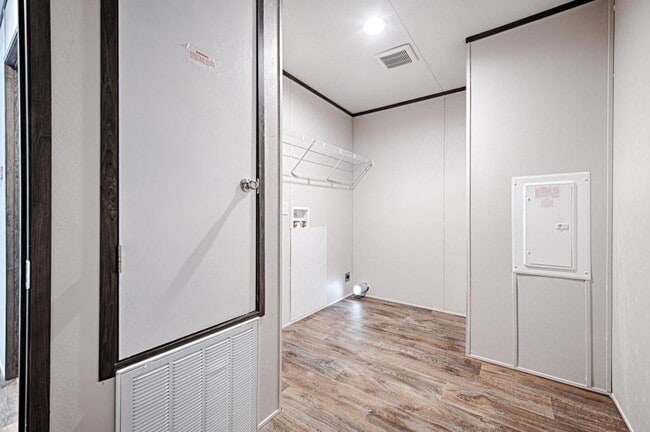 Building Photo - 640 Kevin St