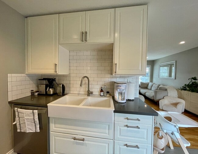 Building Photo - Charming 3Bed 2Bth Montavilla Neighborhood with Detached Additional Living Area and Backyard Grea...