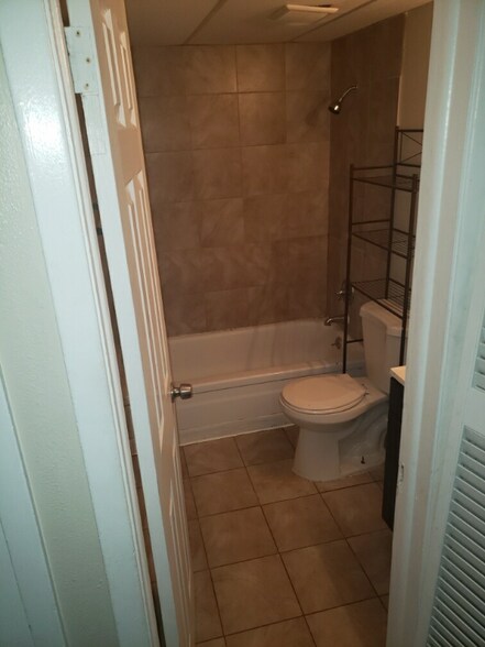 Building Photo - 3950 Turnpike Dr