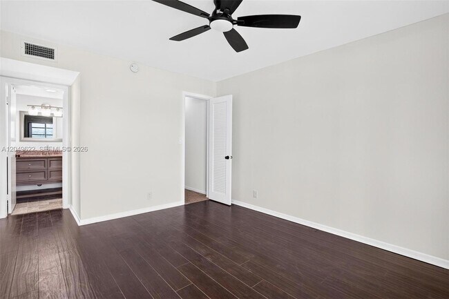 Building Photo - 9920 NW 68th Pl