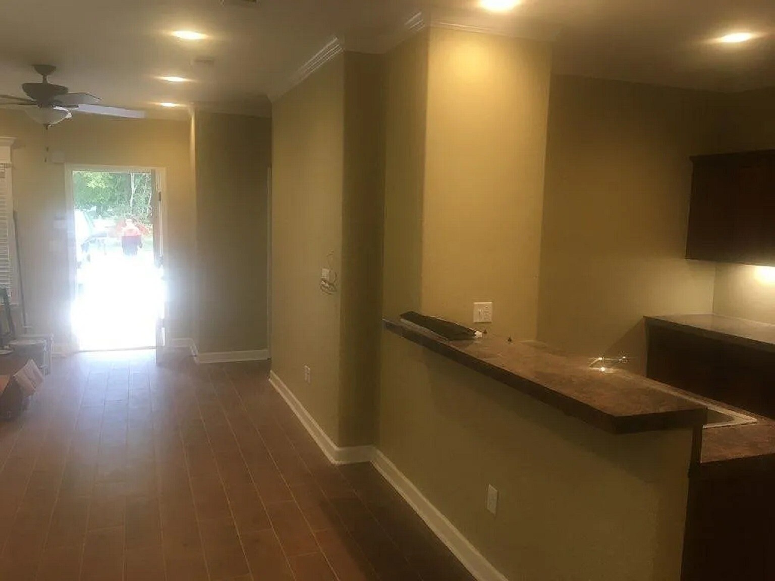 Building Photo - 200 S Elm St