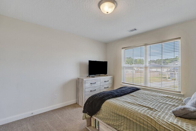 Building Photo - COMING JUNE 2026! (Pet Friendly)