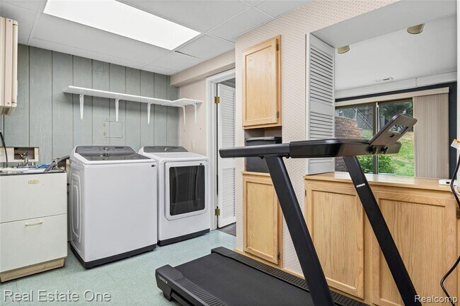 Building Photo - 732 Hamilton Ct