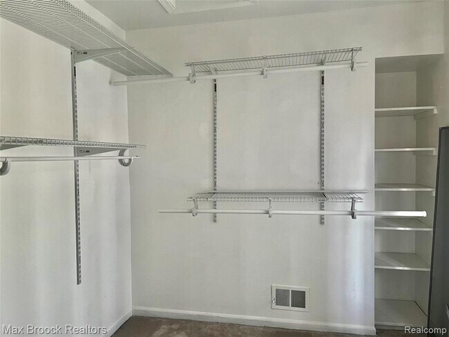 Building Photo - 6330 Odessa Dr