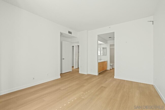 Building Photo - 655 Columbia St