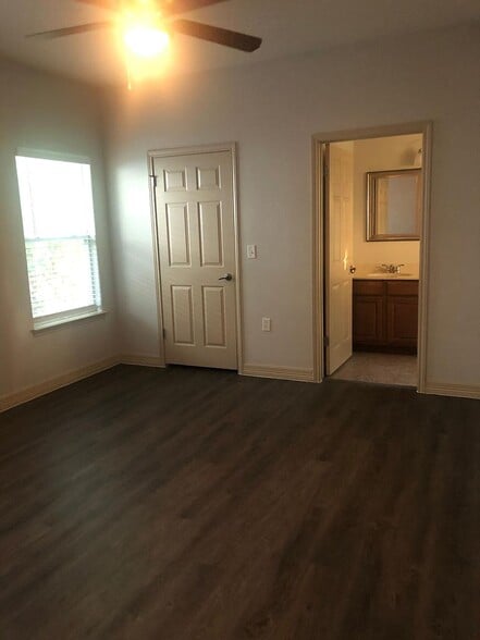 Building Photo - 6503 Porter St