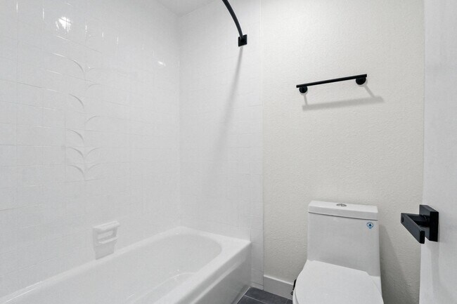 Interior Photo - 727 Westbourne