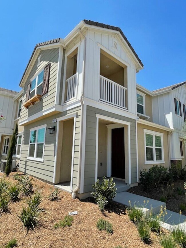Building Photo - Newer Construction In Ontario over 2000 sq...