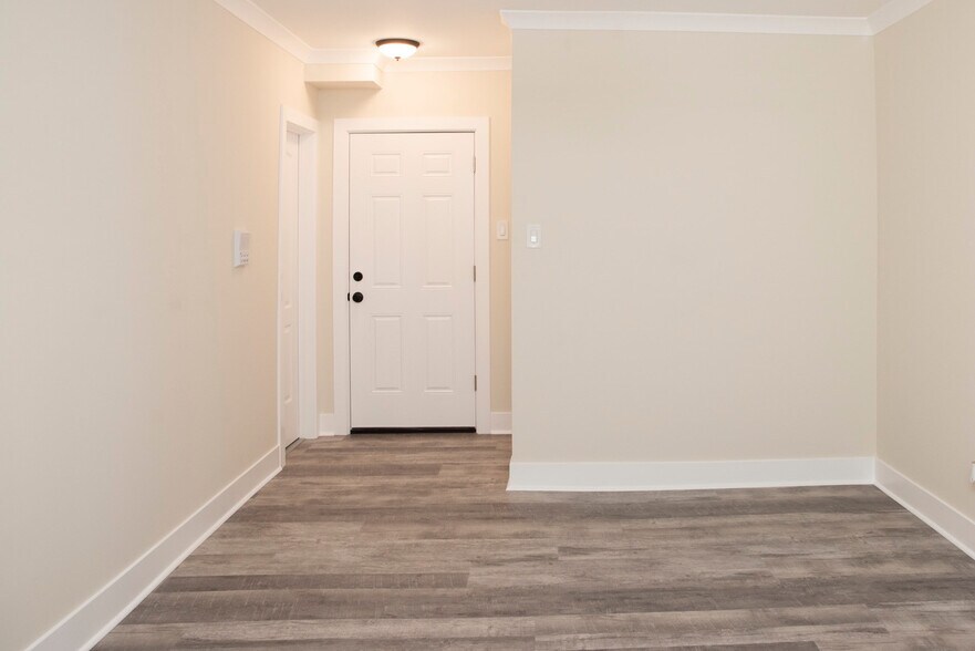 Building Photo - 3837 N Greenview Ave