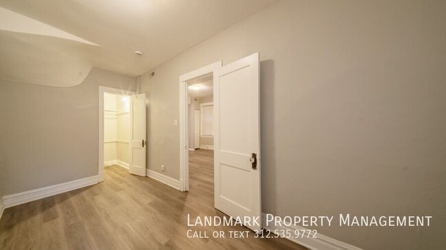 Building Photo - 2132 W Haddon-Unit 1