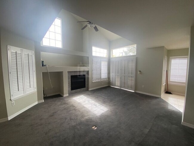 Building Photo - 1419 Red Mountain Dr