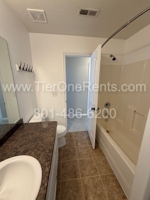 Building Photo - NO DEPOSIT option available for qualified ...