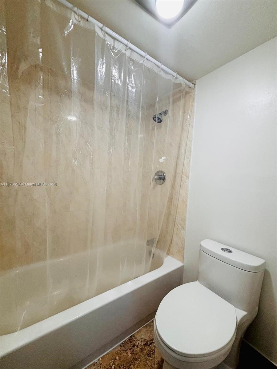 Building Photo - 3101 N Country Club Dr