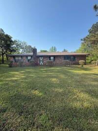 Building Photo - Country Living