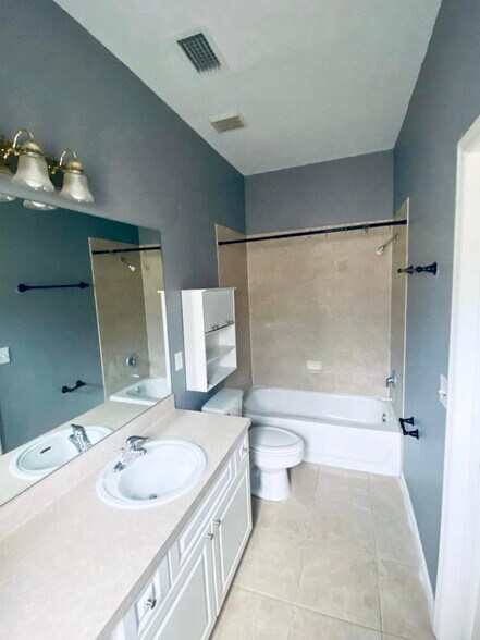 Building Photo - 232 Hill Street