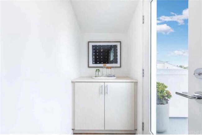 Building Photo - 4829 Craner Ave