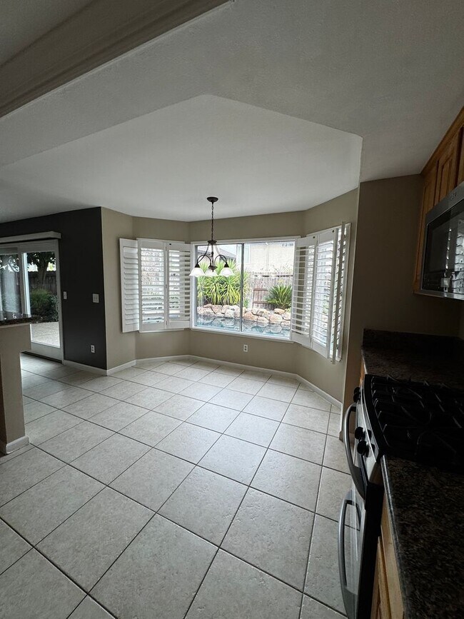 Building Photo - BEAUTIFUL 2 STORY 4 BD, 3 BATH, 3 CAR GARAGE, WITH POOL!