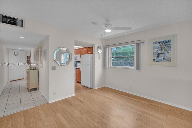 Building Photo - 1000 SW 125th Ave
