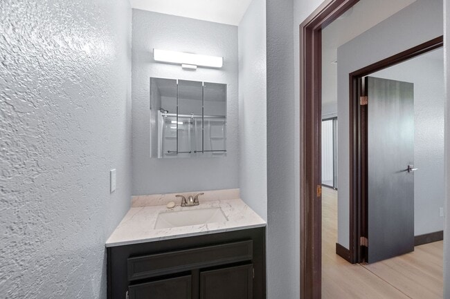 Building Photo - Palm Springs Villas Condo
